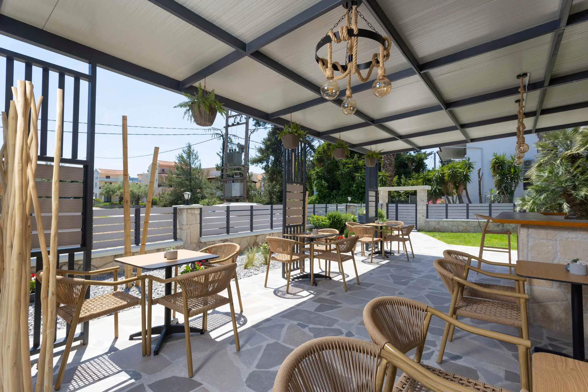 Tiara Holidays - Danae Comfort Living - bar 1